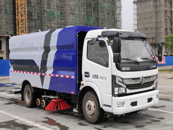 東風(fēng)8方純電動(dòng)洗掃車(chē)